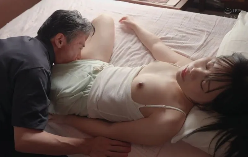 Bố già tích cực vét máng đứa cô bé lâu ngày về quê giờ đã trưởng thành