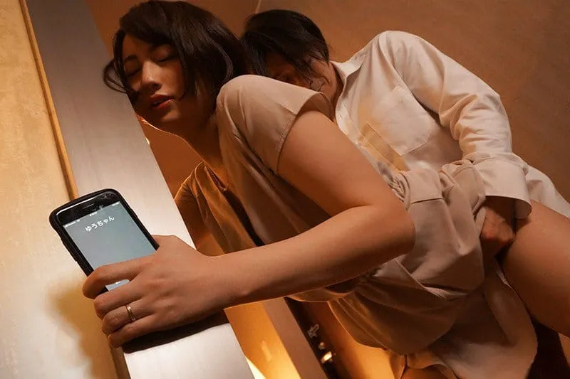 Bà xã đi họp lớp rồi trả bài với nyc mặc cho ông xã ở nhà chờ