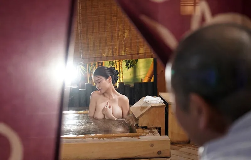 Người tình của con trai bị bố ông chồng nhìn trộm khi đang tắm rồi đụ đến mang thai