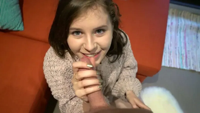 Bắn tinh ngập chiếc lồn hồng của cô bạn gái dễ thương