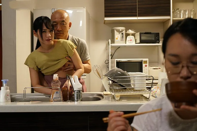 ông chồng chịch con gái riêng của cô vợ khi biết bà xã không thể sinh con cho mình